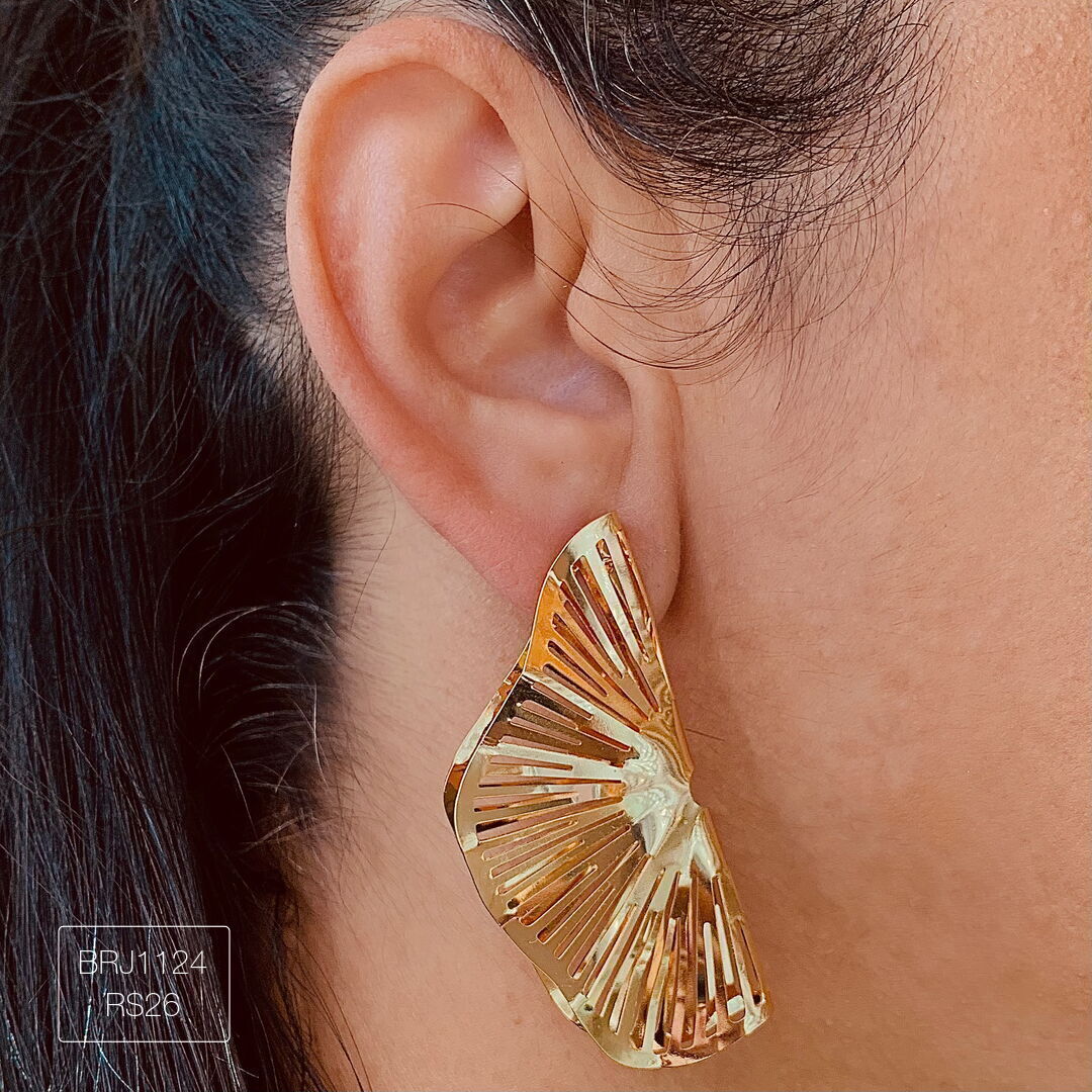 Brinco Leque Duplo Vazado Liso Dourado